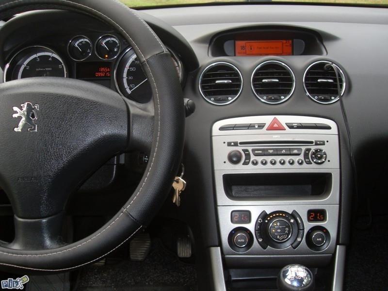 PEUGEOT-308-2007-