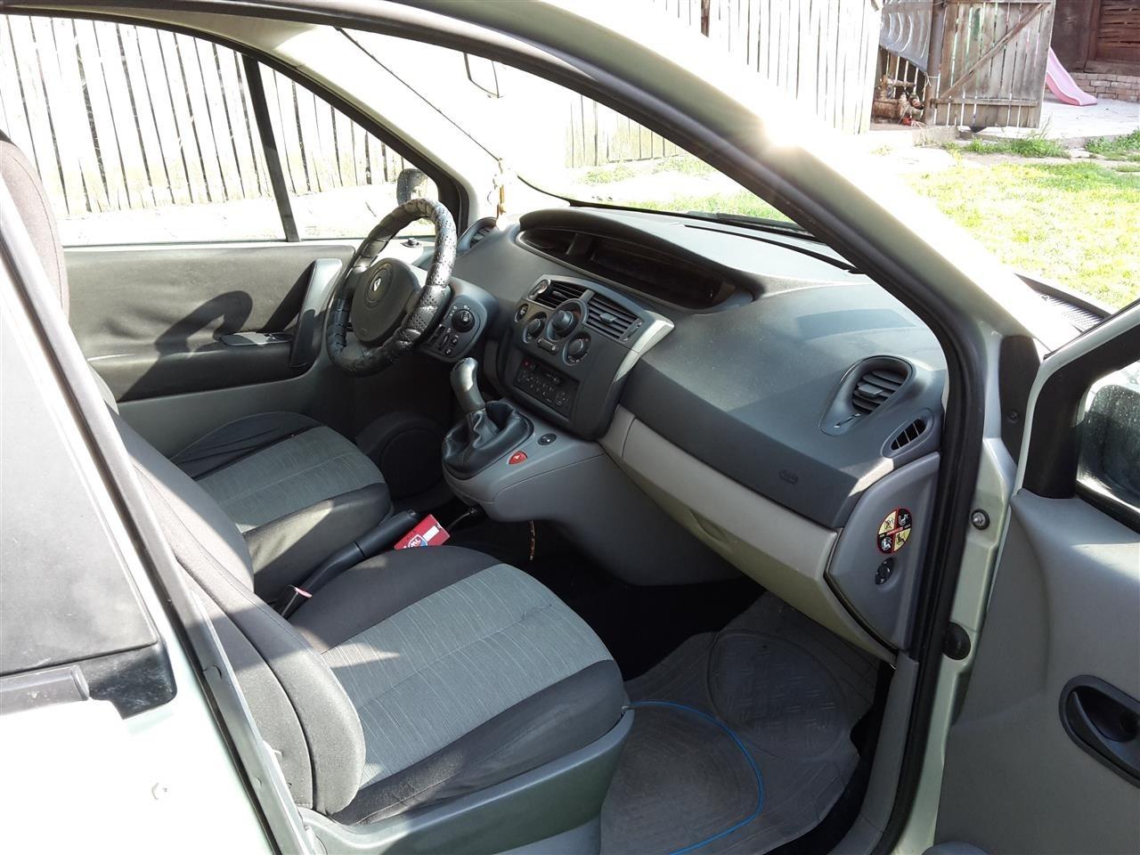 Renault-Scenic-