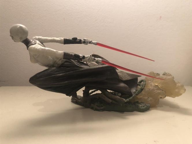 Asajj Ventres unleashed statua (star wars)