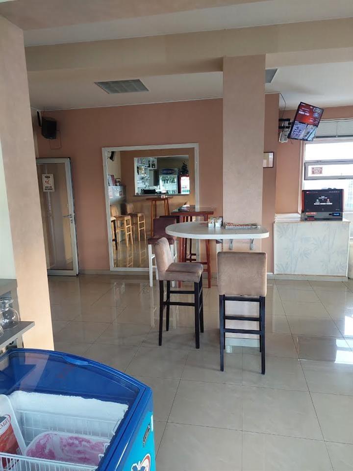 Caffe-ENIGMA-iz-Podgorice-traži-konobarice-
