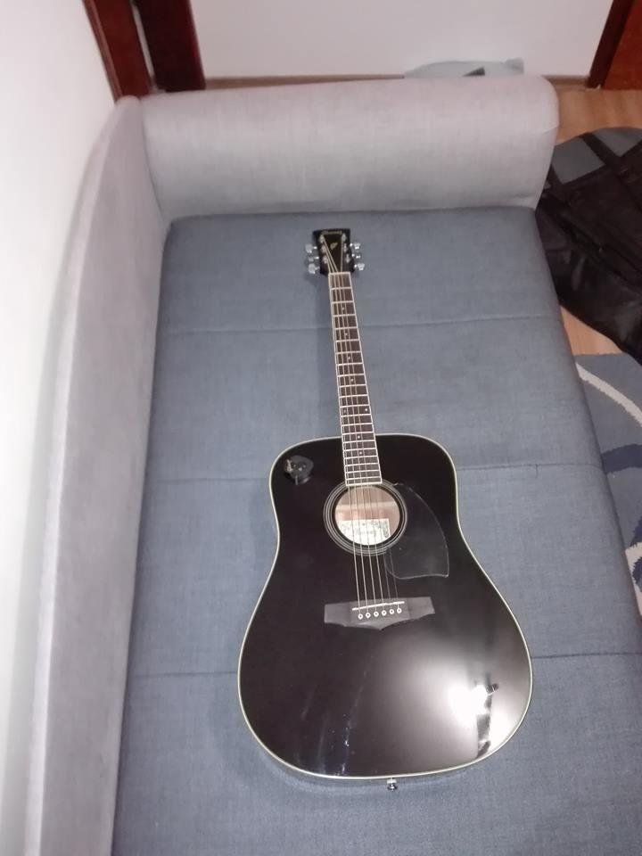 Akusticna-Gitara-