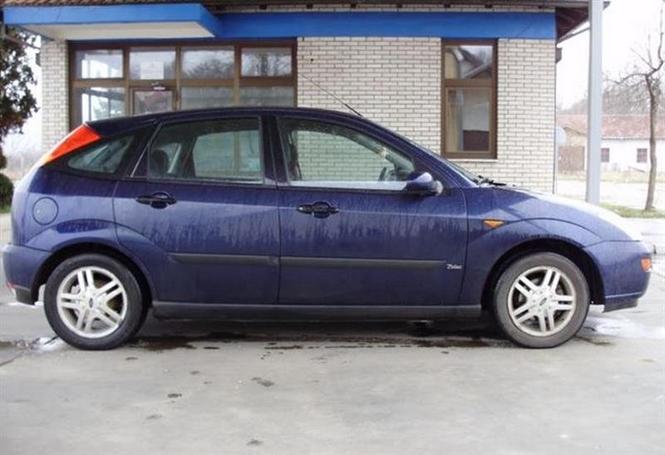 Ford Focus -01