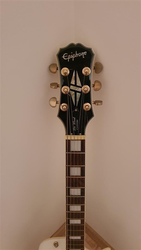 Epiphone-Les-Paul-Custom-