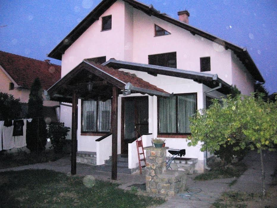 Kuca-Backi--Jarak