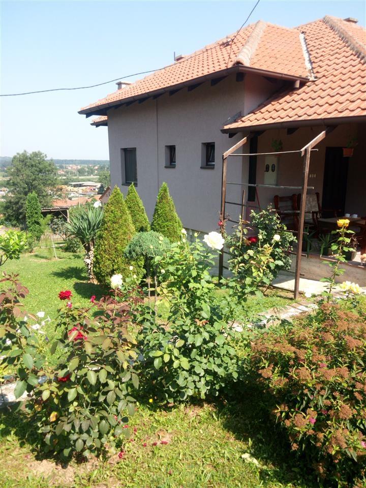 Kuca-sa-pratecim-objektima