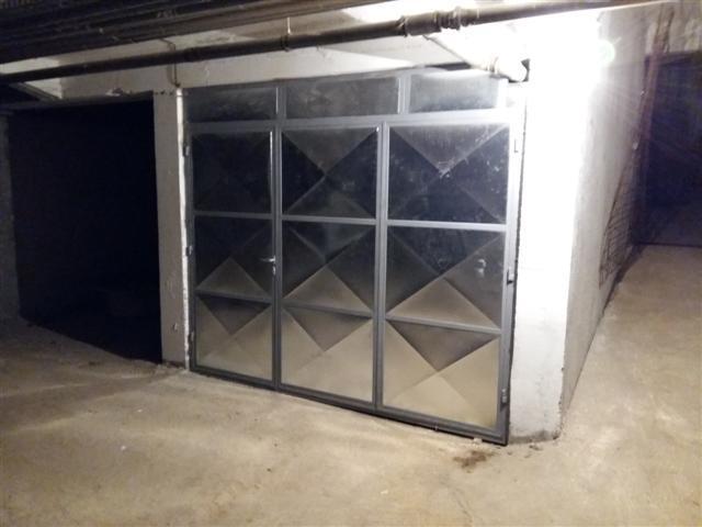 Garažu 18m2 Centar