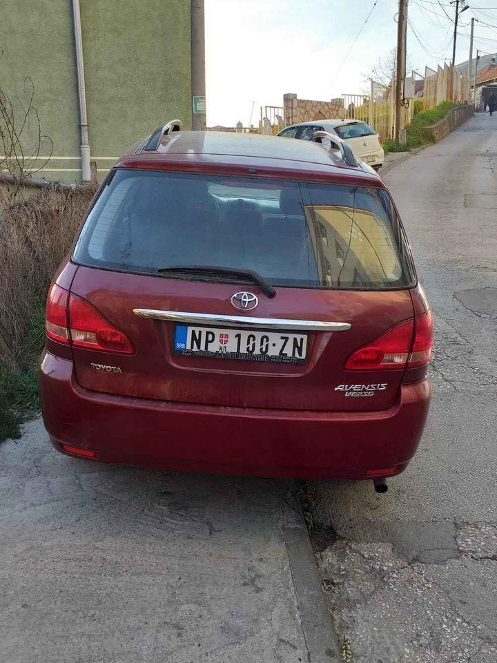 Automobil
