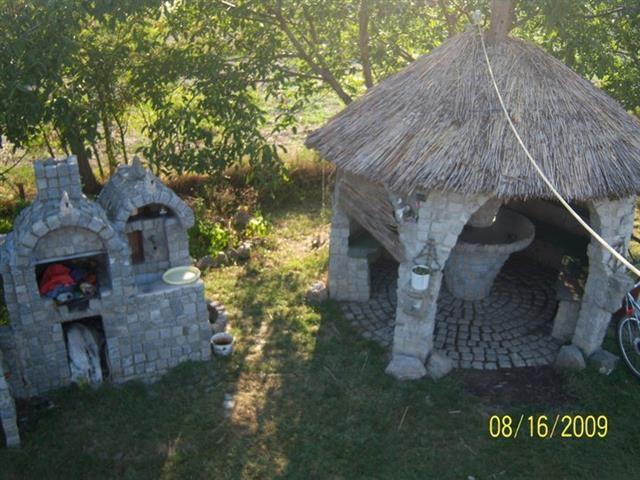 Letnjikovac-sa-vikendicom-od-60m2