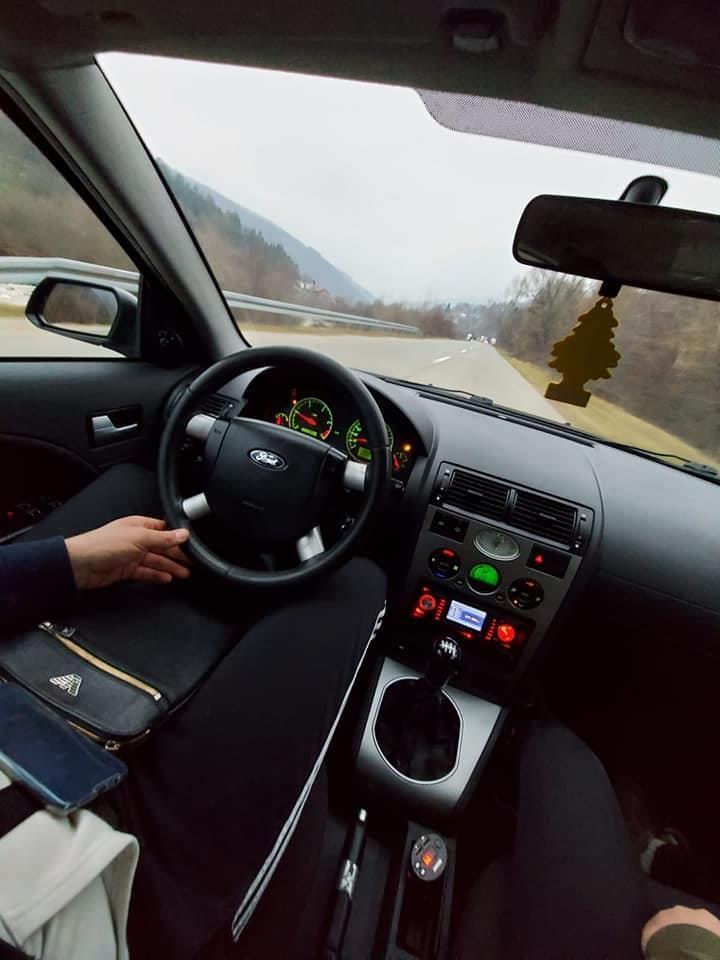 Ford-Mondeo-2004
