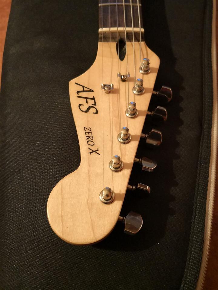 AFS-Zero-X---Squier-by-Fender-Stratocaster-Bullet-