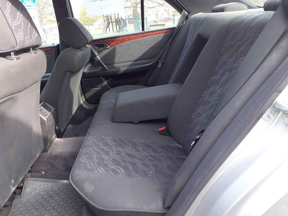 Mercedes-E-220