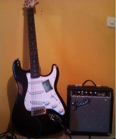 Elektricna gitara povolno