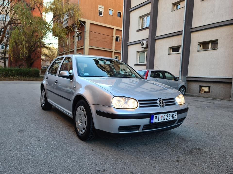 AUTOMOBIL