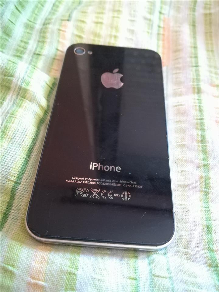 iPhone-4--dva-komada-