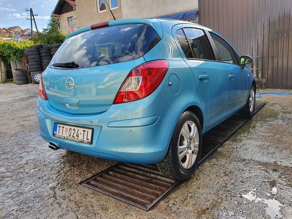 Opel-Corsa-2011