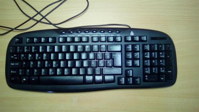 Crna tastatura