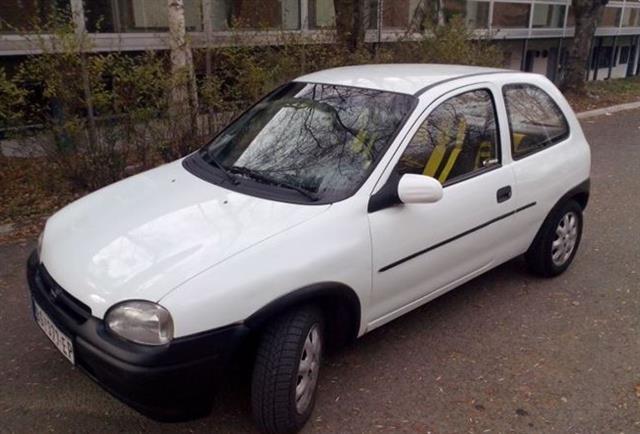 Opel Corsa B 1.2 hitno -95