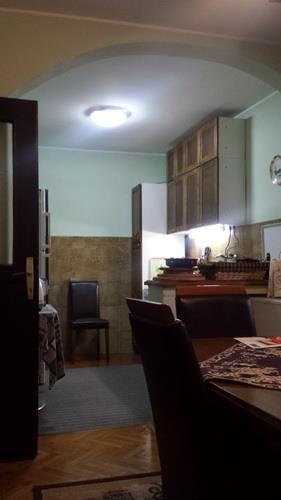 Vila-od-220m2-u-Zvezdara--4-ara-placa