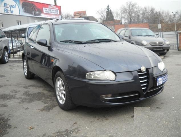  Alfa Romeo 147 1.6 -01