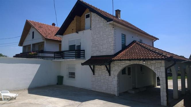 Kuca Mladenovac