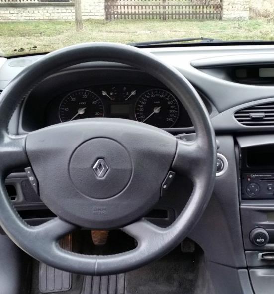 Renault-Laguna-1-9-dci-privilege--02