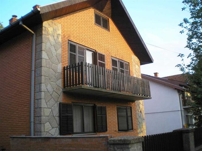 Kuću u Bačkom Jarku