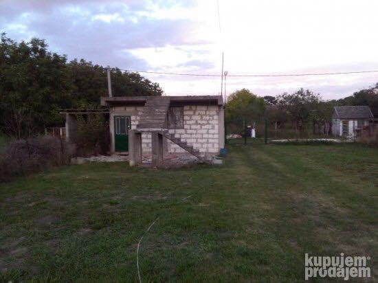 Kuca-sa-radionicom-i-velikim-placem