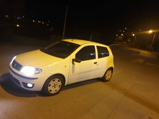 Automobil