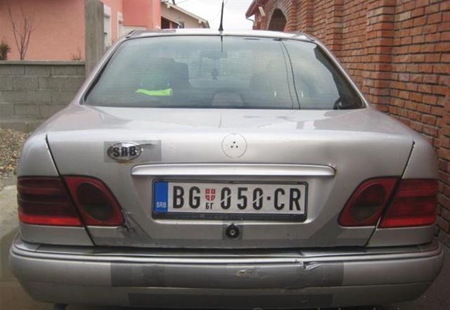 Mercedes-Benz-E220-D--96