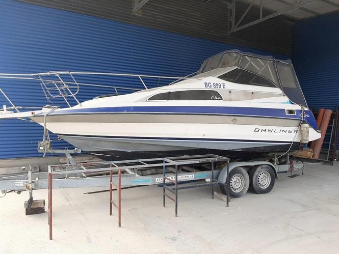 Gliser Bayliner 2255 sa prikolicom