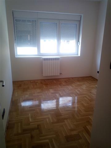 NOV-STAN-58M2-U-BEOGRAD-ODMAH-USELJIV