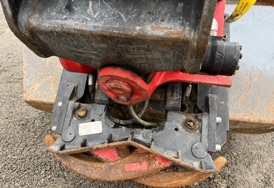 2018-Takeuchi-TB295W