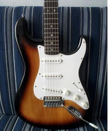 Skyer-Stratocaster--Elektricna-gitara