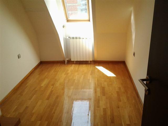 Stan 80m2 u centru Nisa