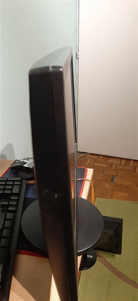 Monitor-SAMSUNG--56cm