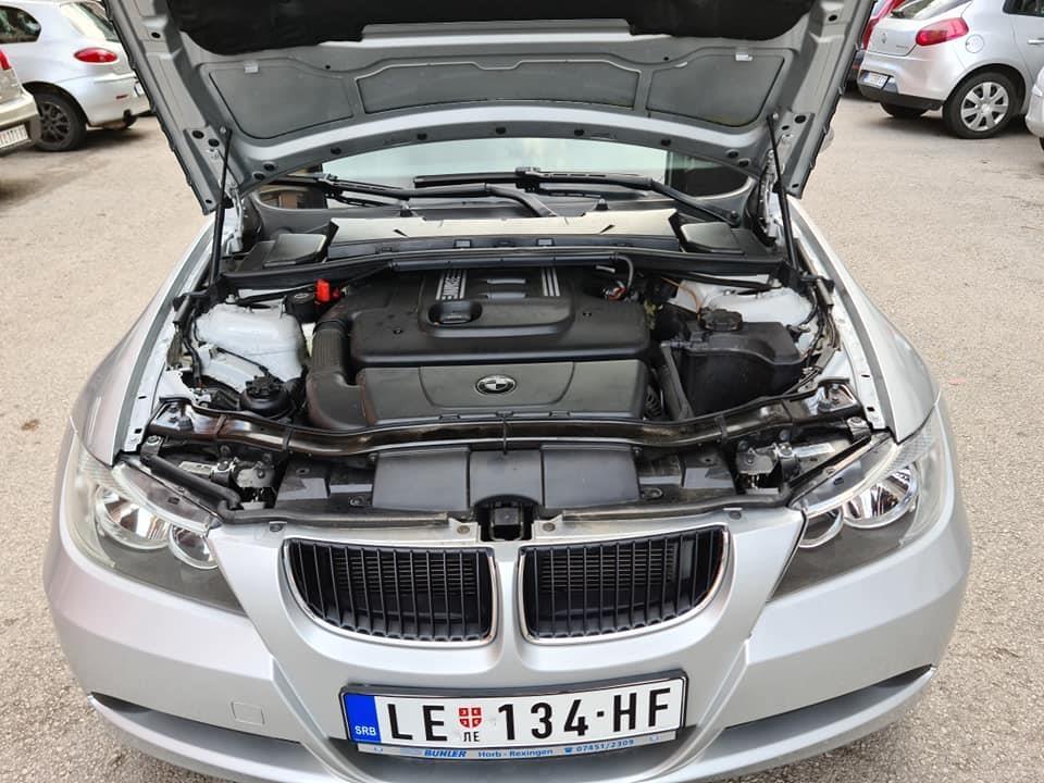 AUTOMOBIL