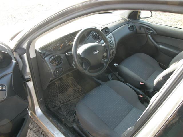 Ford-Focus--03-