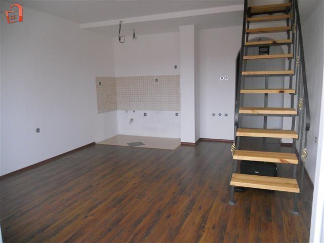 Stan u Skoplju  Topansko pole od 75m2 
