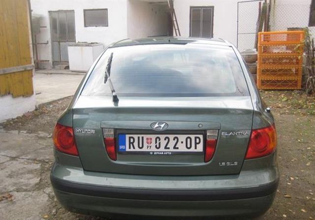 Hyundai-Elantra--02