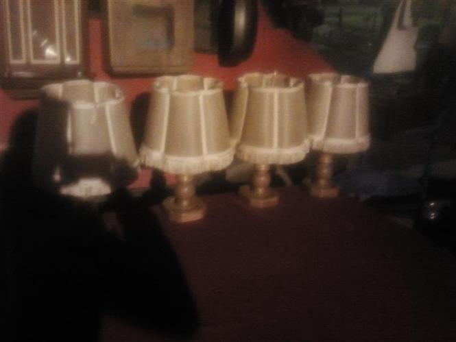 lampe stolne ima 4kom