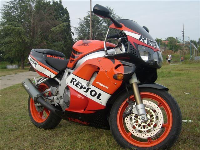 HONDA CBR 900RR