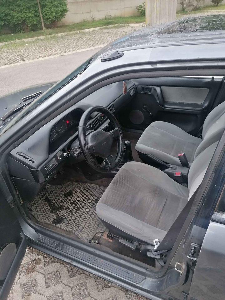 Mazda-323-sedan