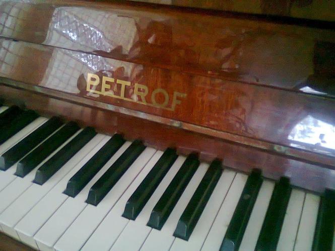 Pianino Petrof