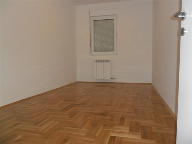 Stan-od-90m2-Carigradska--Centar