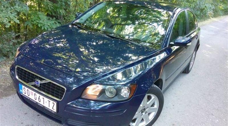 Volvo-S40--05