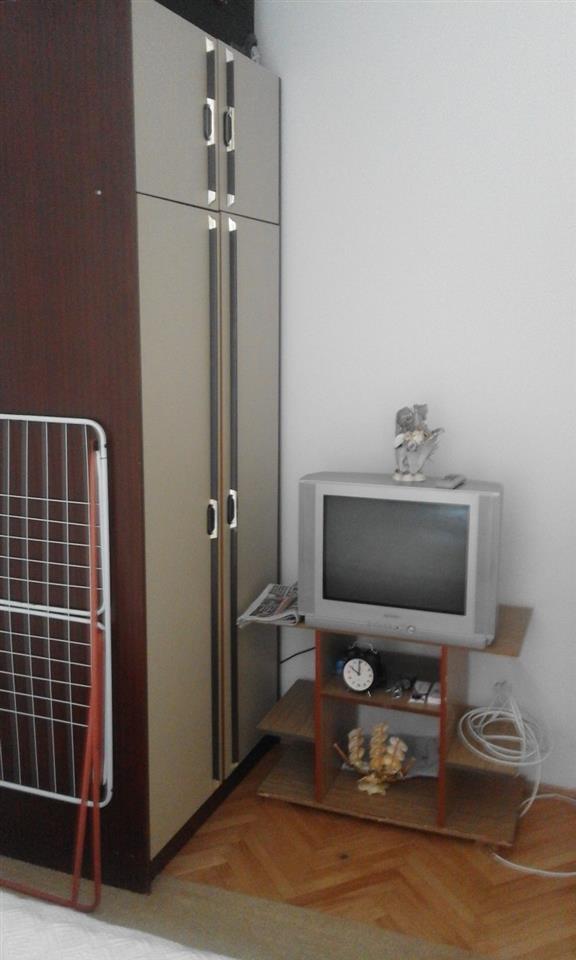 Iznajmljujem-garsonjeru-Petlovo-brdo