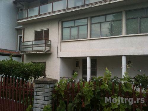 Kuca Od 600m2 Lapovo Varos Centar Kragujevac