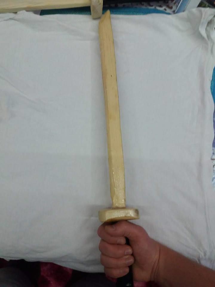 Katana-od-drveta