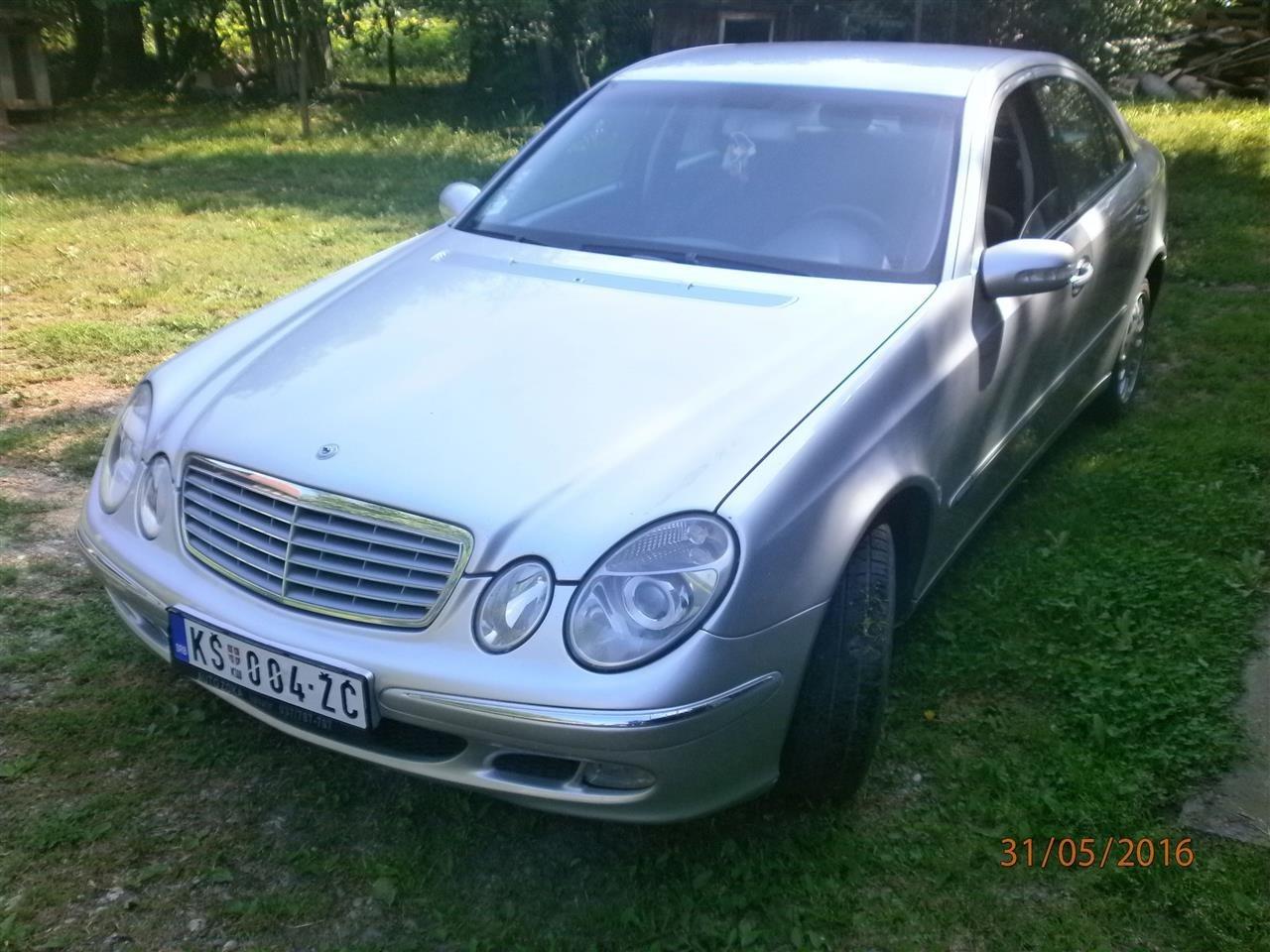 2002-Mercedes-E-220-