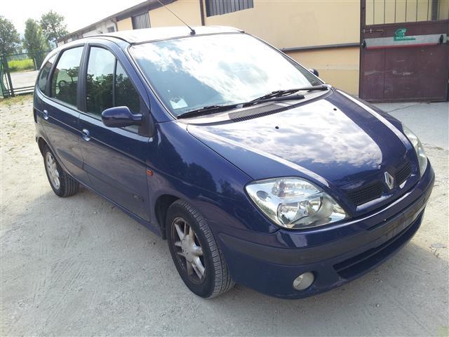 Renault-Scenic--02-